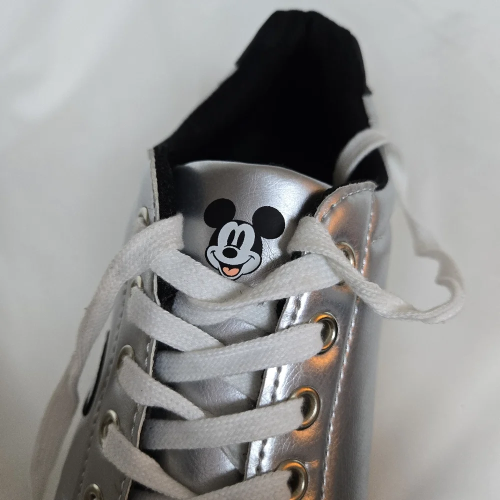Disney Mickey Mouse Women Metallic Silver Character Lace Up Casual Sneakers Sz 8